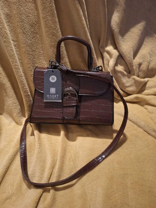 Brązowy kuferek marki MASST z tłoczeniem. Nowa.