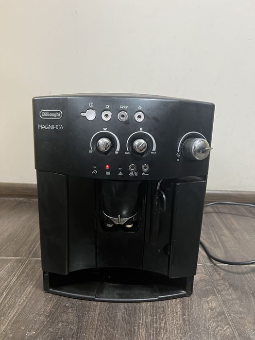 De’Longhi Magnifica (ESAM 3000 / 3200), автоматична, зернова