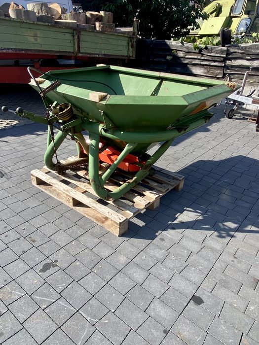 Rozsiewacz do nawozów Amazone Zaf-603 600 litrów z Niemiec