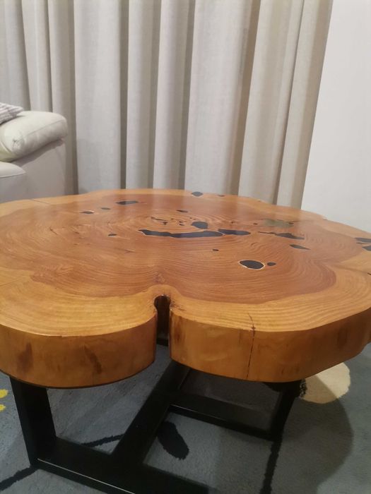 Mesa madeira Cedro com acabamento de Epoxy