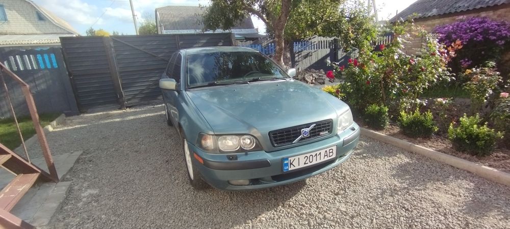 Продам Volvo v40 2002