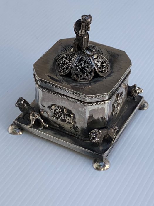 Caixa antiga , Judaica para ervas aromáticas , Séc. 19