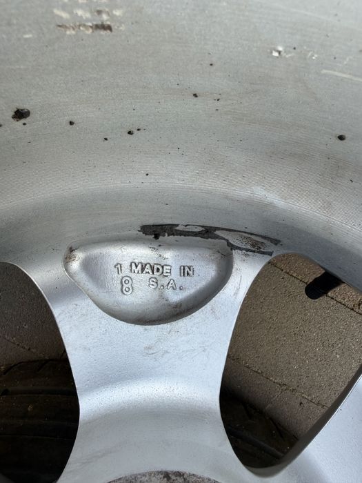 Диски  6Jx15H з шинами 195/65R15 на Toyota