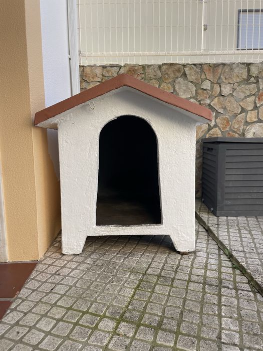 Dá-se Casota de Cão - Porte Grande