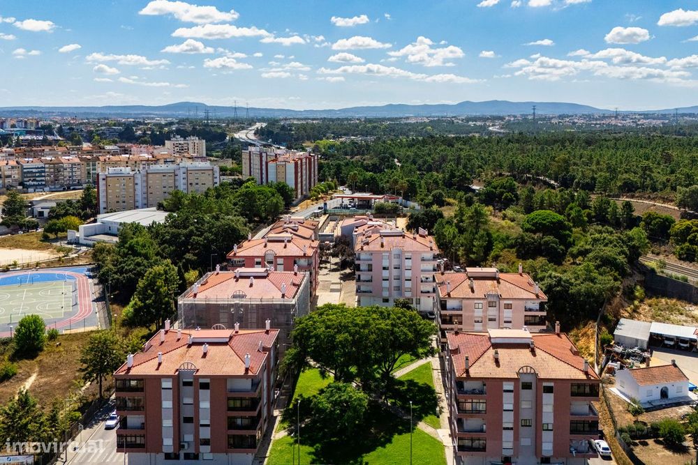 Paivas / Amora - Apartamento T3 Com Garagem
