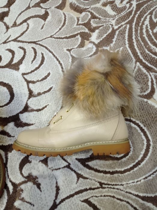 Продаются зимние ботинки