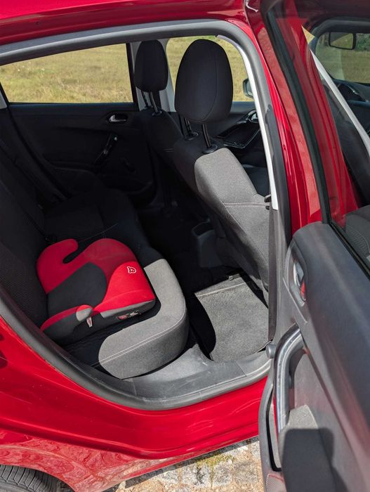Peugeot 208 — fotografia 8