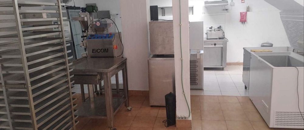 Trespasse de confeitaria, totalmente equipada e pronta a funcionar