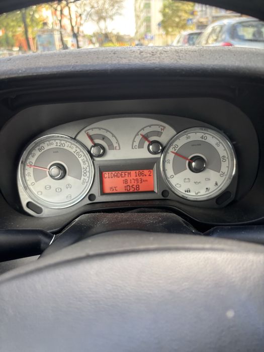 Vendo Fiat Linea 2010 impecavel a nivel de motor( ler descrição)