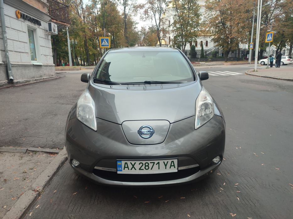 Продам Nissan Leaf