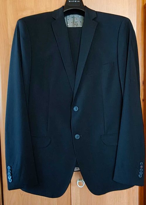 Czarny garnitur Vistula Super slim, 98%wełna.
