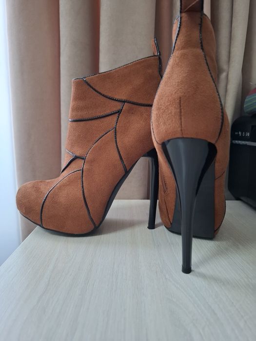 Ботинки жіночі на осінь