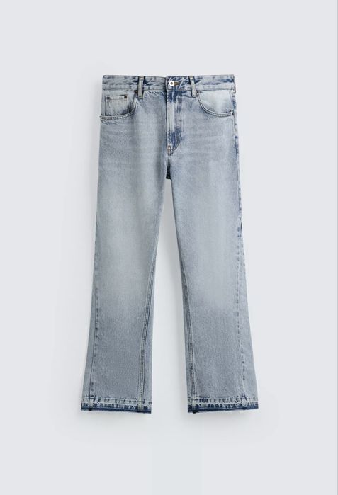 Zara Flared Jeans світло синьго кольору розмір 38