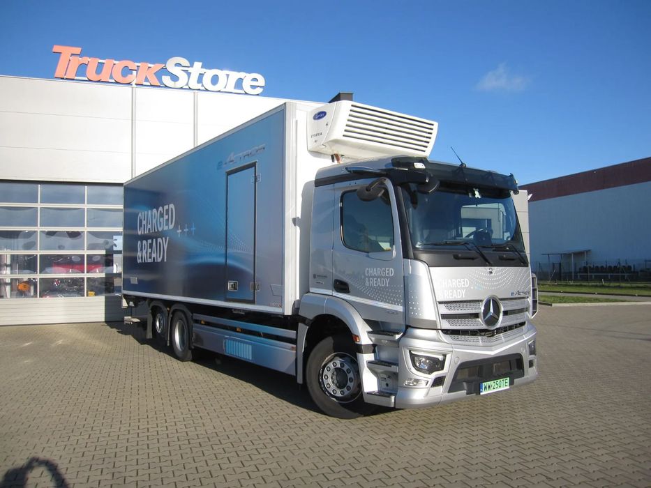 Mercedes-Benz eActros 400 L  Chłodnia z Agregatem i windą, pojazd DEMO