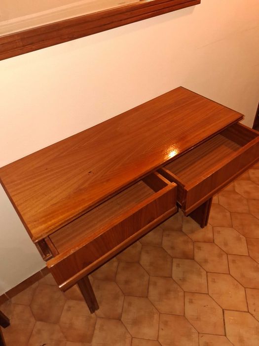 Conjunto movel de madeira e espelho