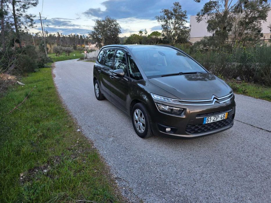 Carro de 7 lugares em ótimas condições