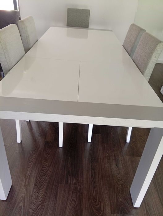Mesa de sala com 6 cadeiras