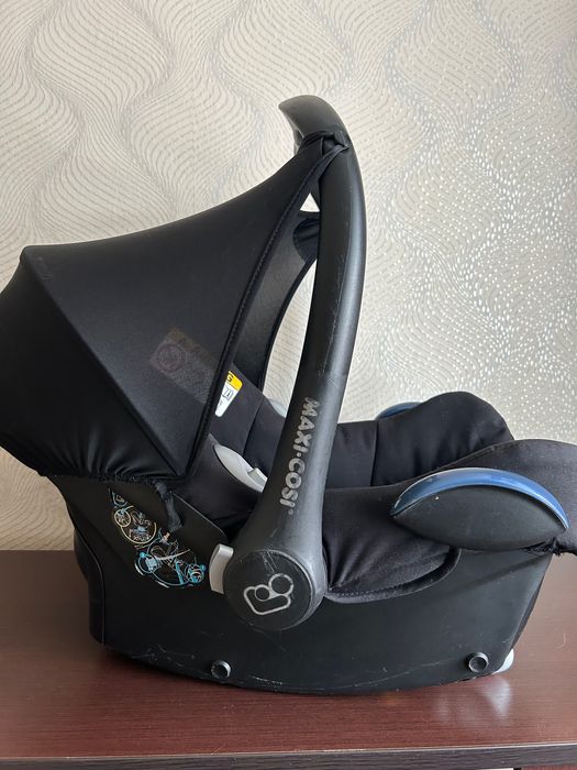 Дитяче автокрісло Maxi-Cosi для новонароджених