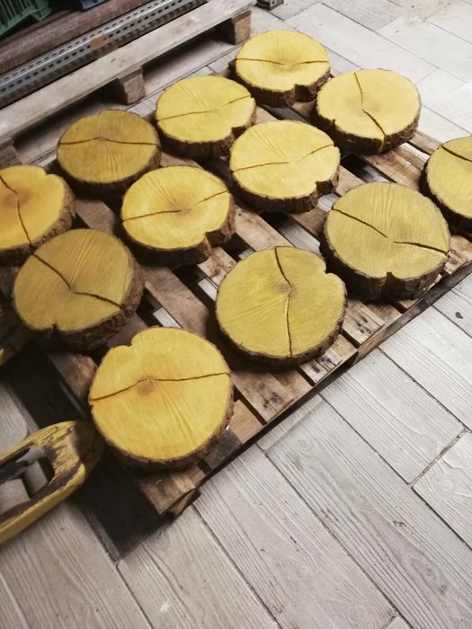 Pieńki drewnopodobne z betonu
