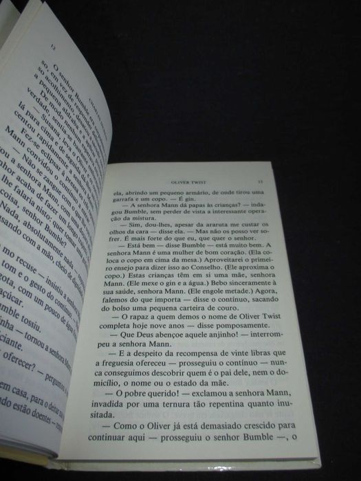 Livro Oliver Twist Charles Dickens