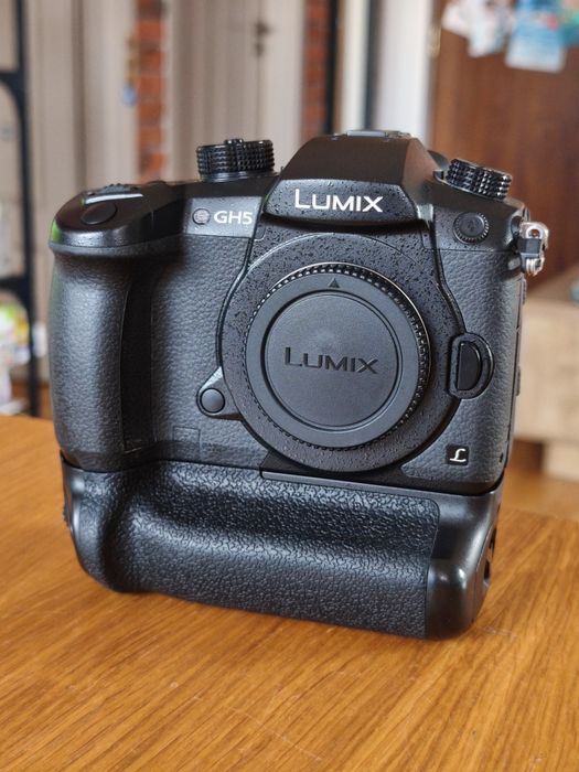 Panasonic Lumix GH5 + V-Log L + Grip + 4 baterie