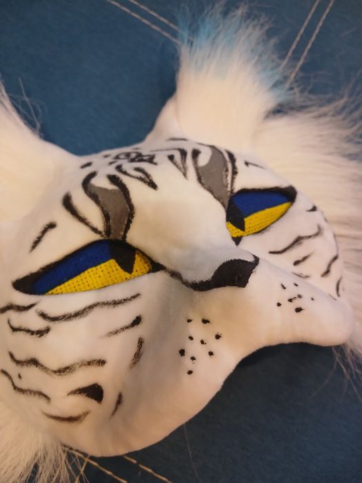 Маска в наявності.