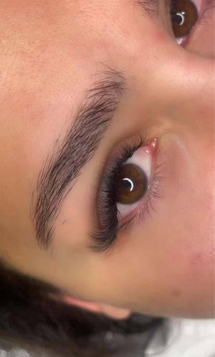 Pestanas e sobrancelhas