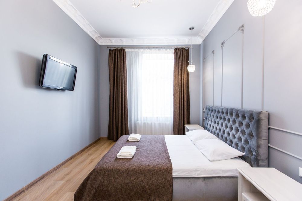 Вільно сьогодні, апартаменти від власника, подобово з новим ремонтом.