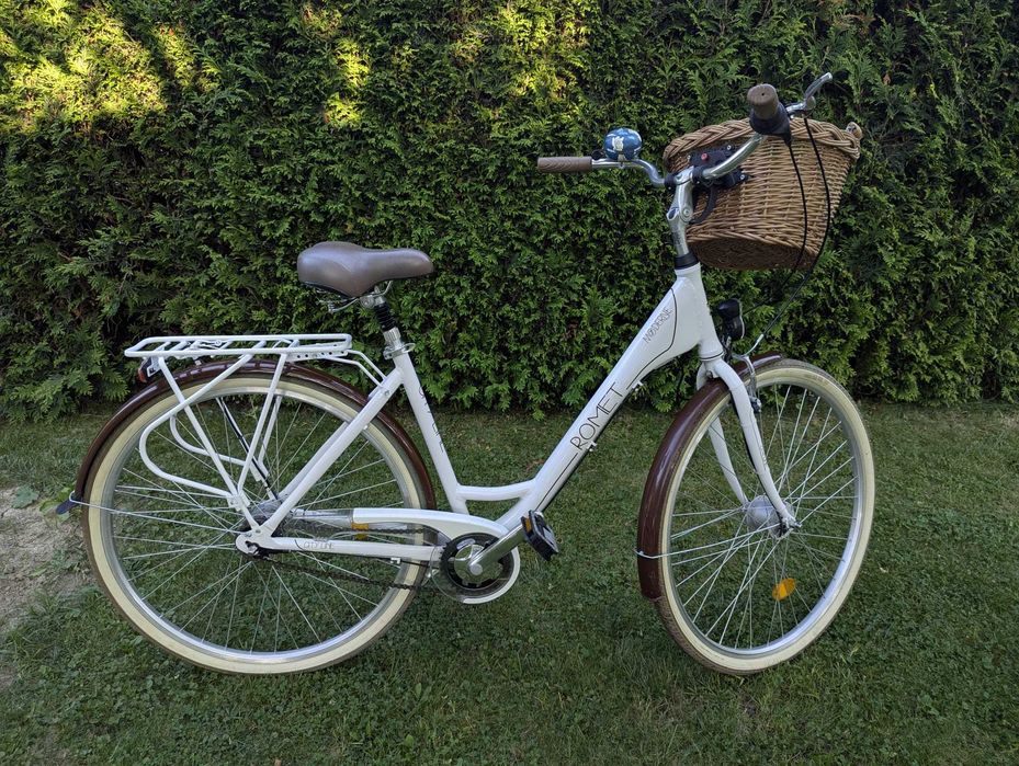 Rower miejski Romet Moderne 7 damski z koszem biały