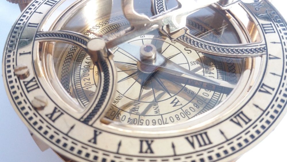 Relógio de sol com bússola