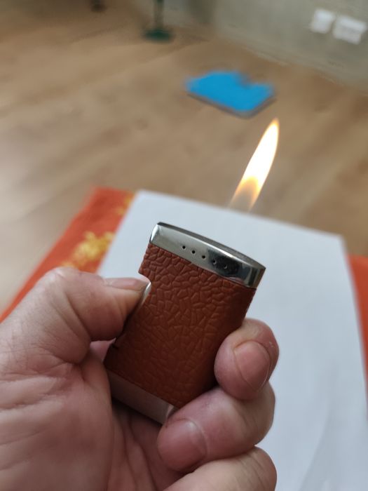 Зажигалка газовая