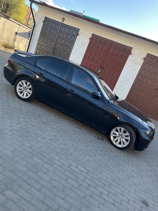 Sprzedam swoje BMW E90, rok 2005, 2.0 benzyna, automat.