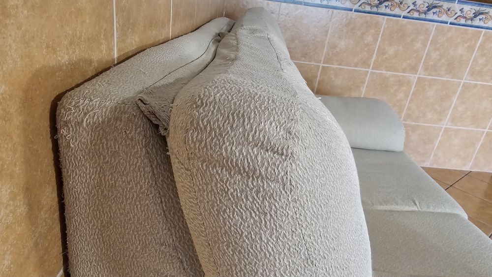 Sofá Beje de 2 Lugares Usado