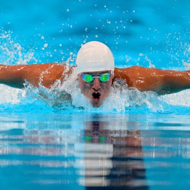 Trener pływania Kraków – nauka od podstaw i doskonalenie