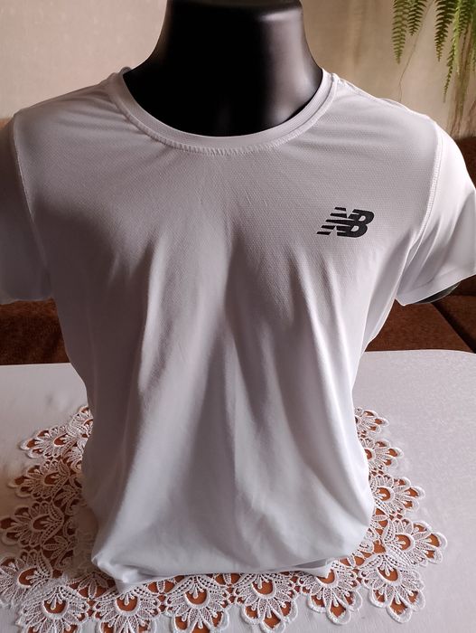 Koszulka biała new balance damskie długość 64 szerokość 102