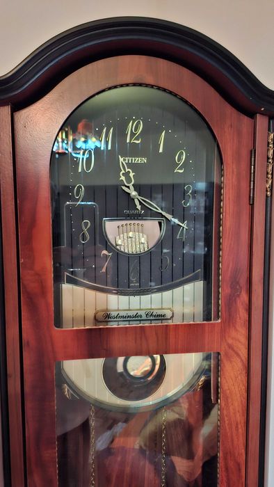 Relógio antigo de sala em bom estado