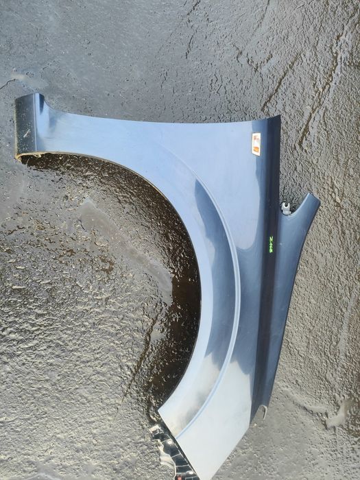 Opel Zafira B błotnik prawy przód Z168