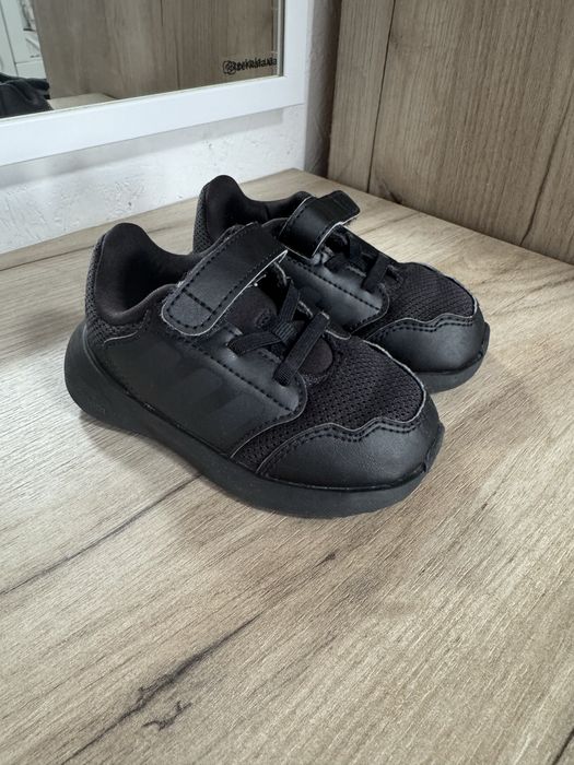 Кросівки чорні Адідас дитячі