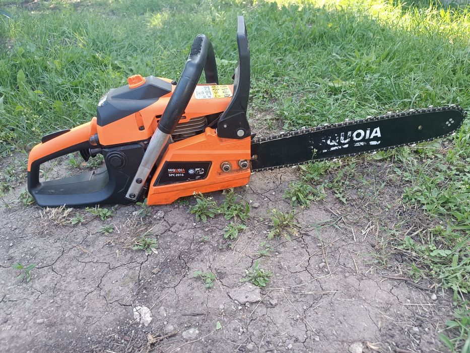 Продам бензопилу.