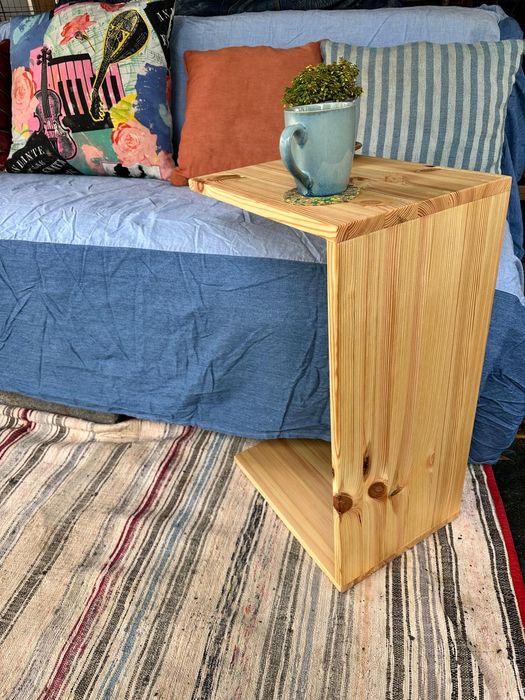 Mesa lateral em pinho maciço nova – artesanal