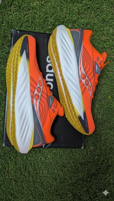 Saucony Triumph 22, Розмір 42,44 бігові кросівки.