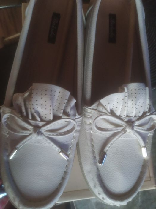 Piękne mokasyny beżowe ,skòra ,wygodne koturn 39/40