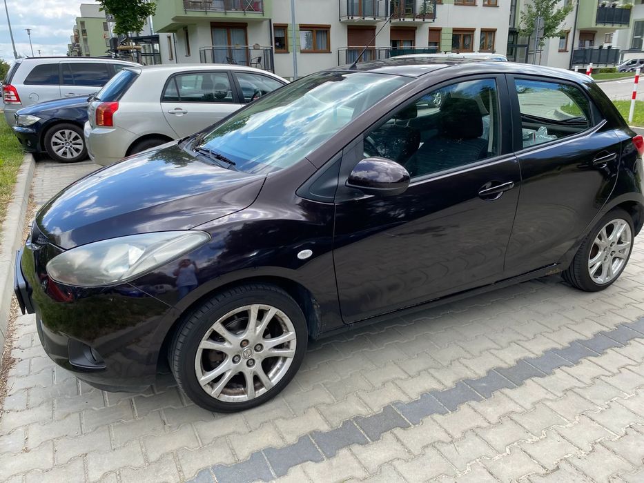 Mazda 2 Stan bardzo dobry, auto sprawne, niezawodne. W środku zadbane.