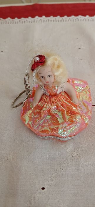 Porta-chaves boneca