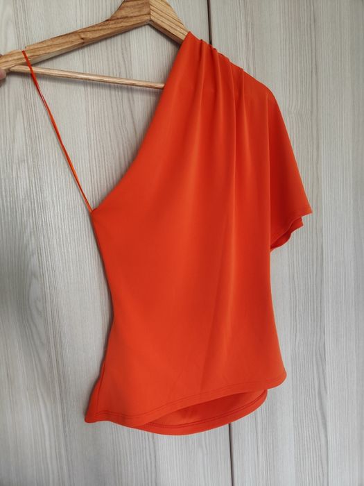 Pomarańczowy asymetryczny top na jedno ramię Zara S 36