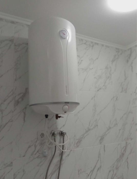 Продаж двох будинків за ціною одного