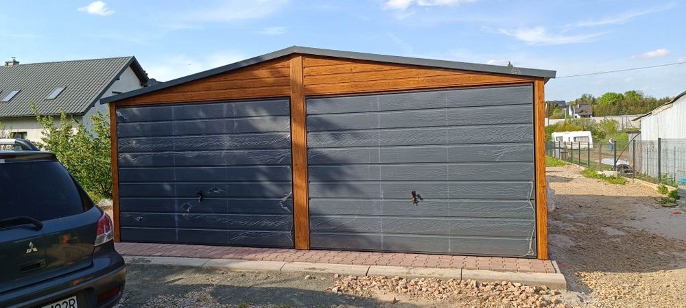 Garaż blaszany 10x7 grafit mat bramy złoty dąb