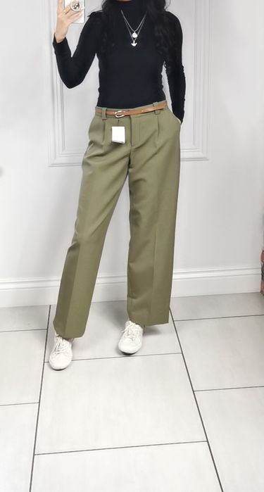 Zara Spodnie Damskie z zaszewkami i paskiem