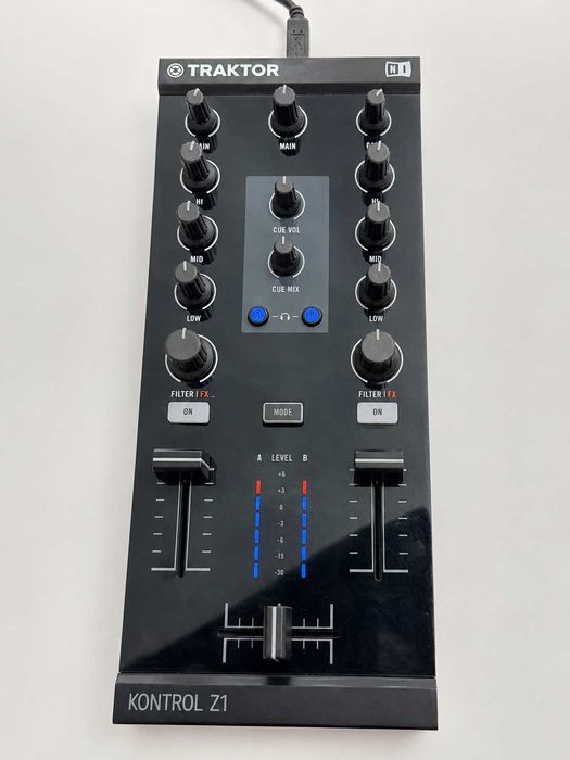 Native Instruments Traktor Kontrol Z1 DJ Mixer + Caixa Original