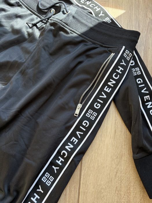 Костюм Givenchy